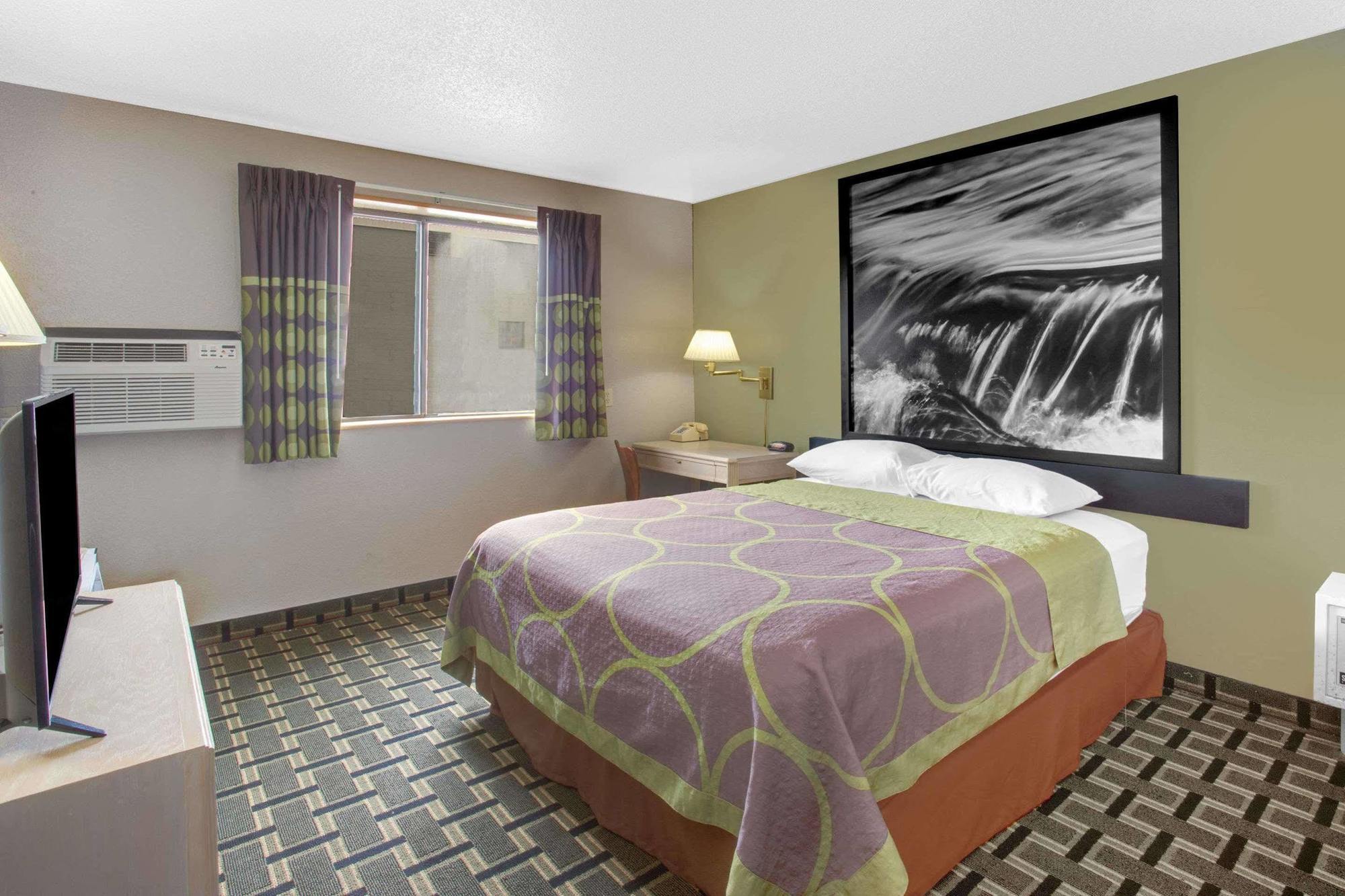 Super 8 Grand Rapids City Center Wyoming Exterior photo